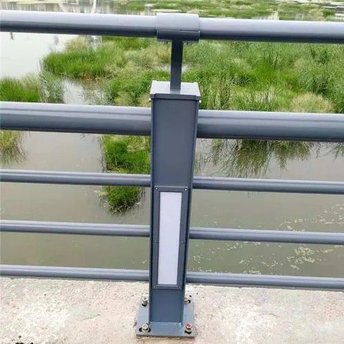 燈光護(hù)欄